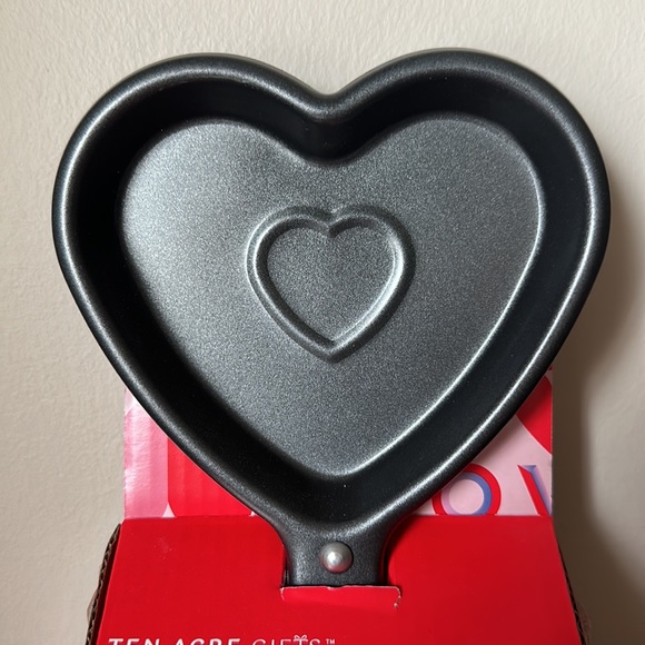 Heart Shaped Pan Skillet and Pancake Baking Mix - Picture 4 of 5